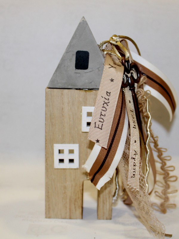 Wooden house charm 