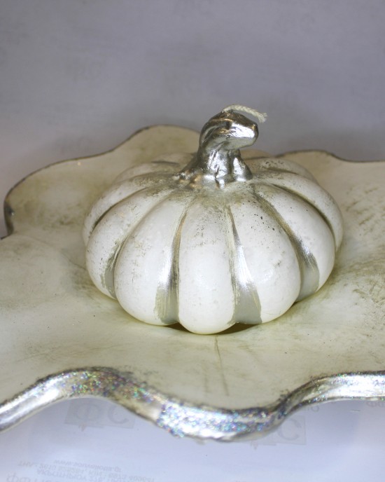 Pumpkin with white plate