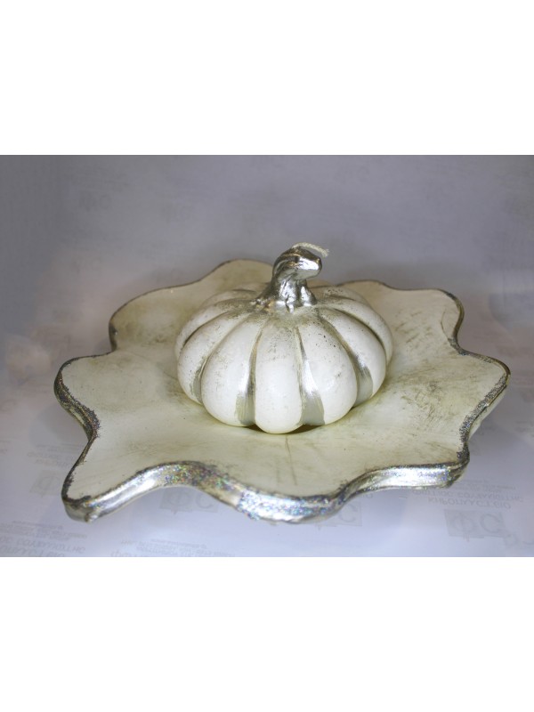 Pumpkin with white plate