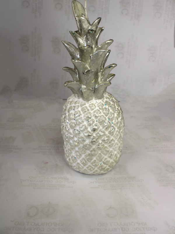 White pineapple M