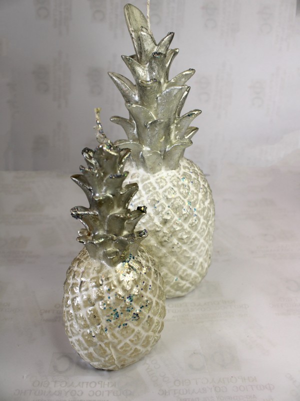 White pineapple M